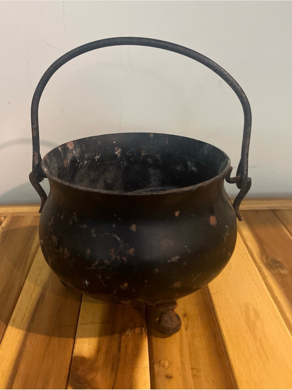 Antique-Style Black Iron Cauldron with Handle